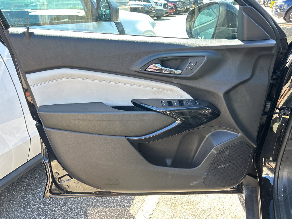 Used 2025 Chevrolet Trax LT FWD image 9