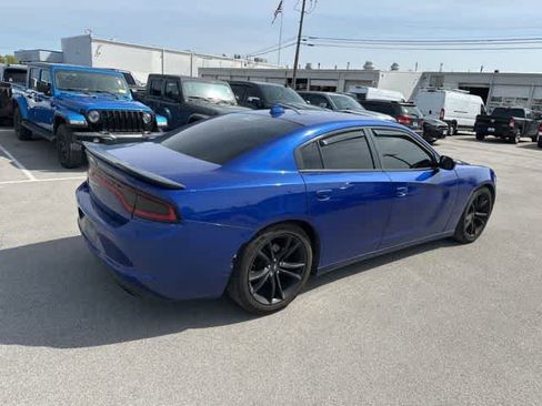 Used 2018 Dodge Charger SXT Plus w/ Blacktop Package image 18