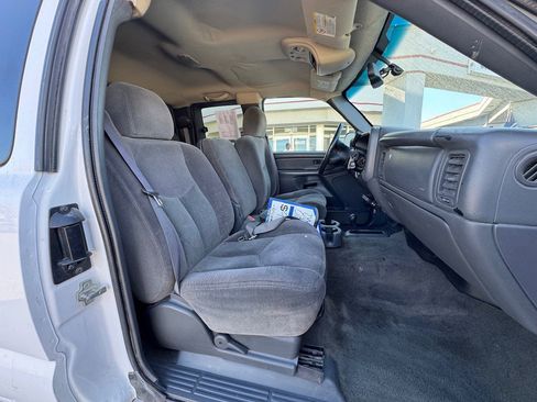 Used 2005 Chevrolet Silverado 2500 LS w/ Skid Plate Package AWD/4WD image 37