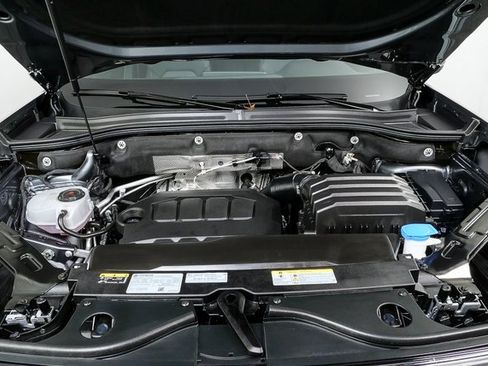 Certified 2025 Volkswagen Atlas Cross Sport SE image 31