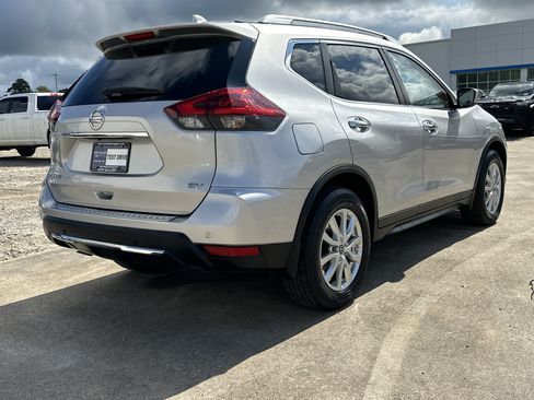 Used 2020 Nissan Rogue SV FWD image 8