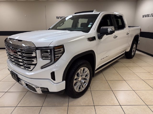 Used 2025 GMC Sierra 1500 Denali AWD/4WD image 3