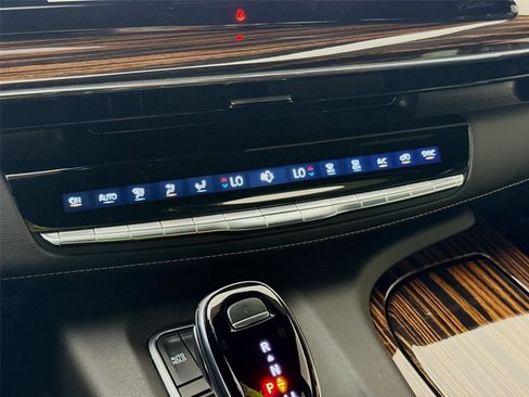 Used 2024 Cadillac Escalade ESV Premium Luxury image 12