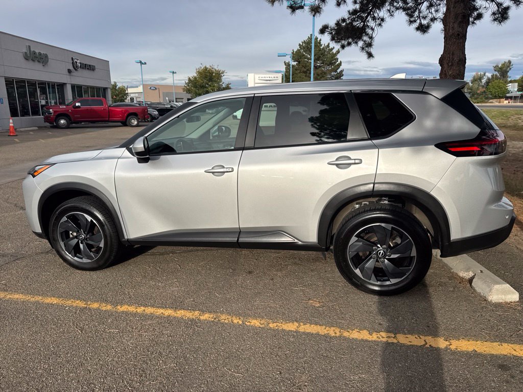 Used 2025 Nissan Rogue SV AWD/4WD image 11