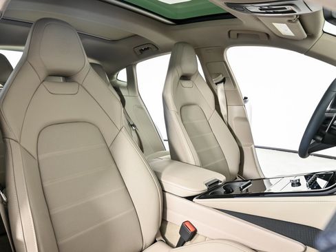 Certified 2025 Porsche Panamera image 24