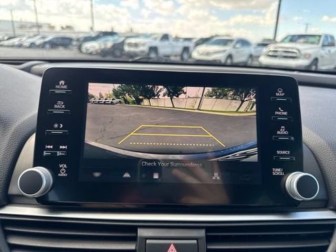 Used 2018 Honda Accord Touring image 23