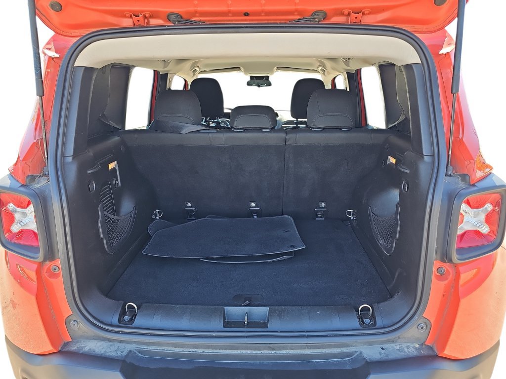 Used 2016 Jeep Renegade Latitude AWD/4WD image 29