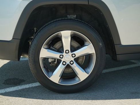 Used 2022 Jeep Grand Cherokee L Limited AWD/4WD image 45