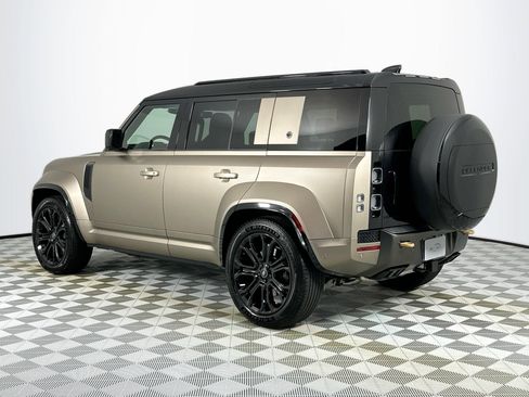 Used 2025 Land Rover Defender 110 image 7