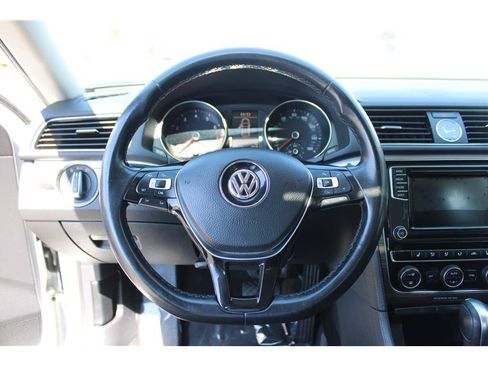 Used 2017 Volkswagen Passat 1.8T SE FWD image 17