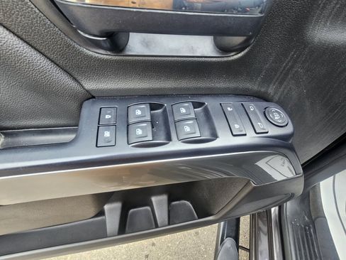 Used 2018 Chevrolet Silverado 1500 LT image 16