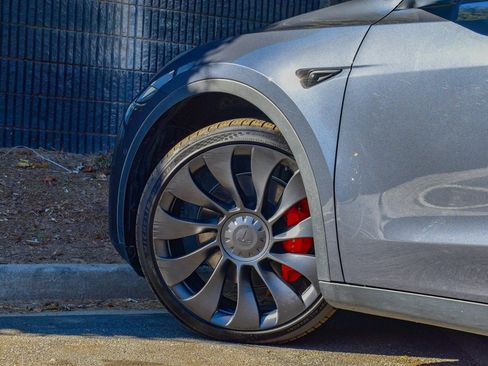 Used 2022 Tesla Model Y Performance image 16