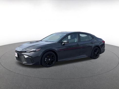 Used 2025 Toyota Camry SE image 8