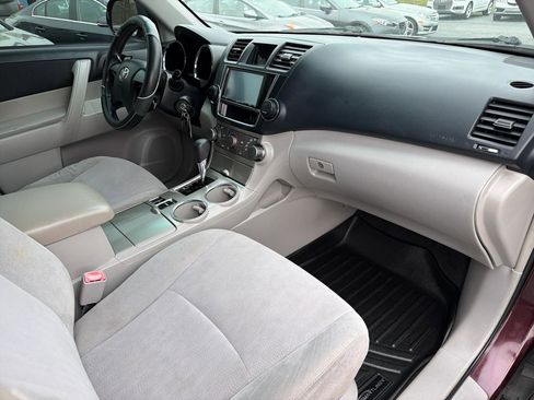 Used 2012 Toyota Highlander FWD 4dr I4 (Natl) image 16