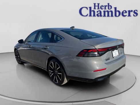 Used 2023 Honda Accord Touring image 3