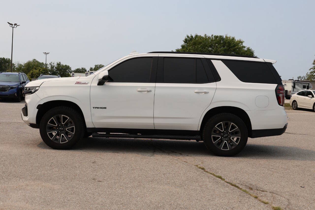 Used 2022 Chevrolet Tahoe Z71 w/ Luxury Package AWD/4WD image 8