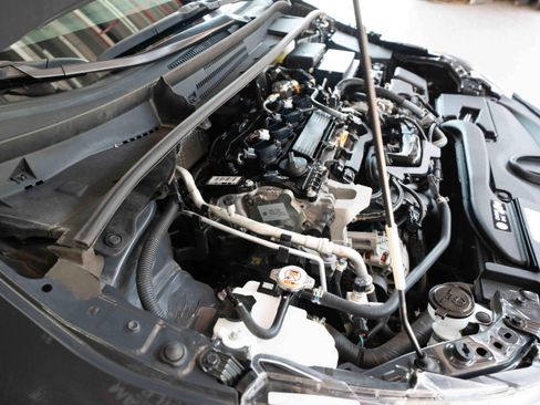 Used 2025 Toyota Corolla LE FWD image 31