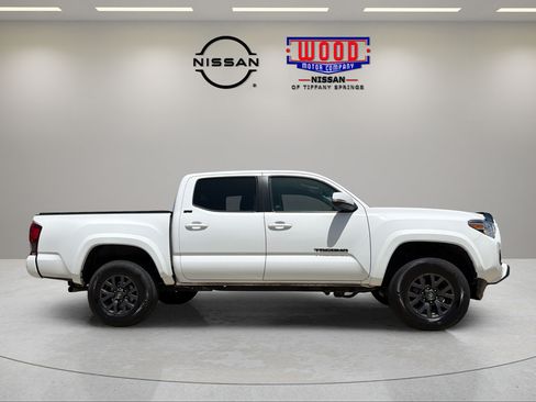 Used 2023 Toyota Tacoma SR5 w/ Technology Package AWD/4WD image 2