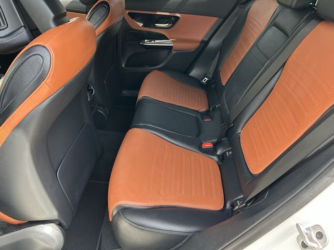 Used 2024 Mercedes-Benz GLC 300 image 15