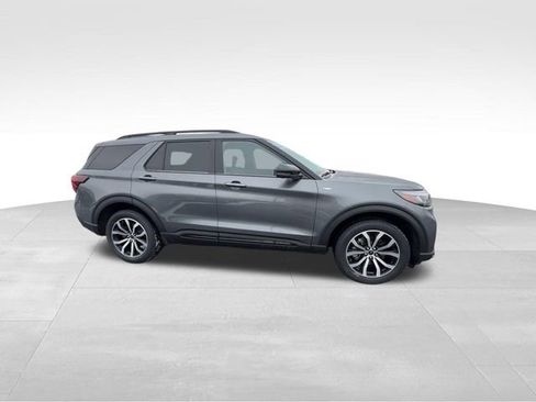Used 2025 Ford Explorer ST-Line image 11