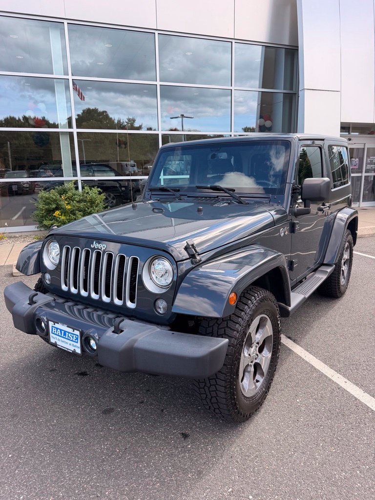 Used 2018 Jeep Wrangler Sahara w/ Dual Top Group AWD/4WD image 2