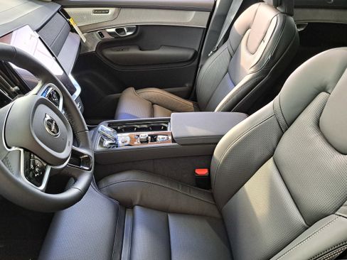 New 2026 Volvo XC90 B6 Ultra w/ Protection Package image 6