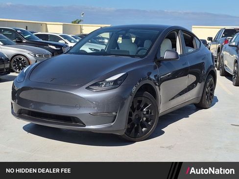 Used 2023 Tesla Model Y Long Range AWD/4WD image 1