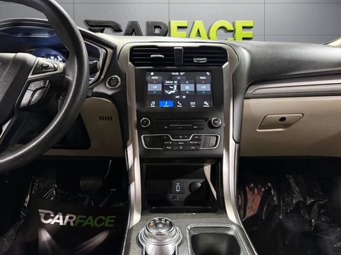 Used 2017 Ford Fusion SE w/ Fusion SE Technology Package FWD image 23