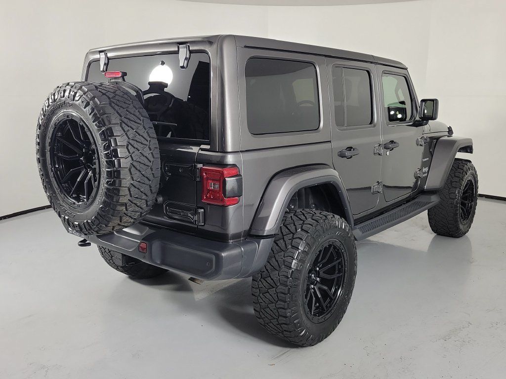 Used 2018 Jeep Wrangler Unlimited Sahara AWD/4WD image 4