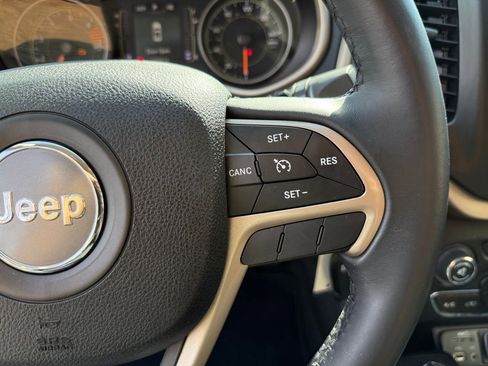 Used 2016 Jeep Cherokee Latitude image 23