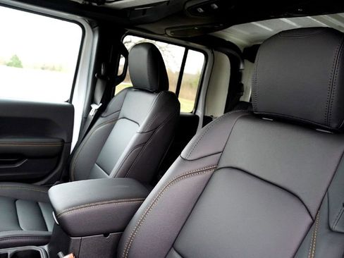 New 2026 Jeep Gladiator Sport AWD/4WD image 13