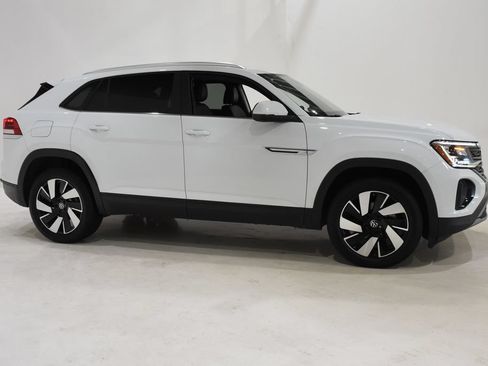 Used 2025 Volkswagen Atlas Cross Sport SE AWD/4WD image 3