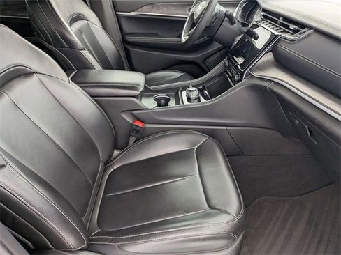 Certified 2024 Jeep Grand Cherokee Limited image 30