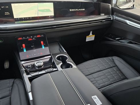 New 2026 Cadillac Escalade ESV V image 35