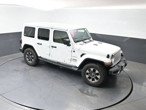 Used 2018 Jeep Wrangler Unlimited Sahara AWD/4WD image 39