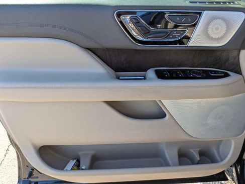 Used 2023 Lincoln Navigator Reserve AWD/4WD image 14