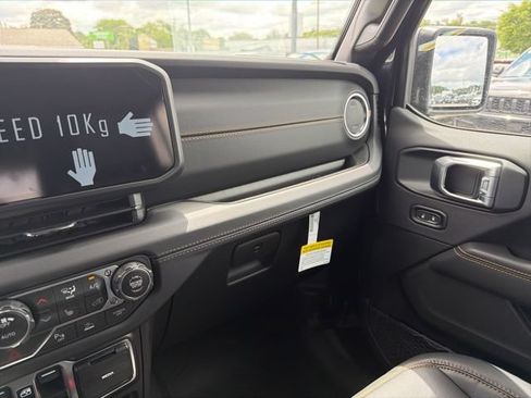 New 2026 Jeep Wrangler Unlimited Sahara AWD/4WD image 20