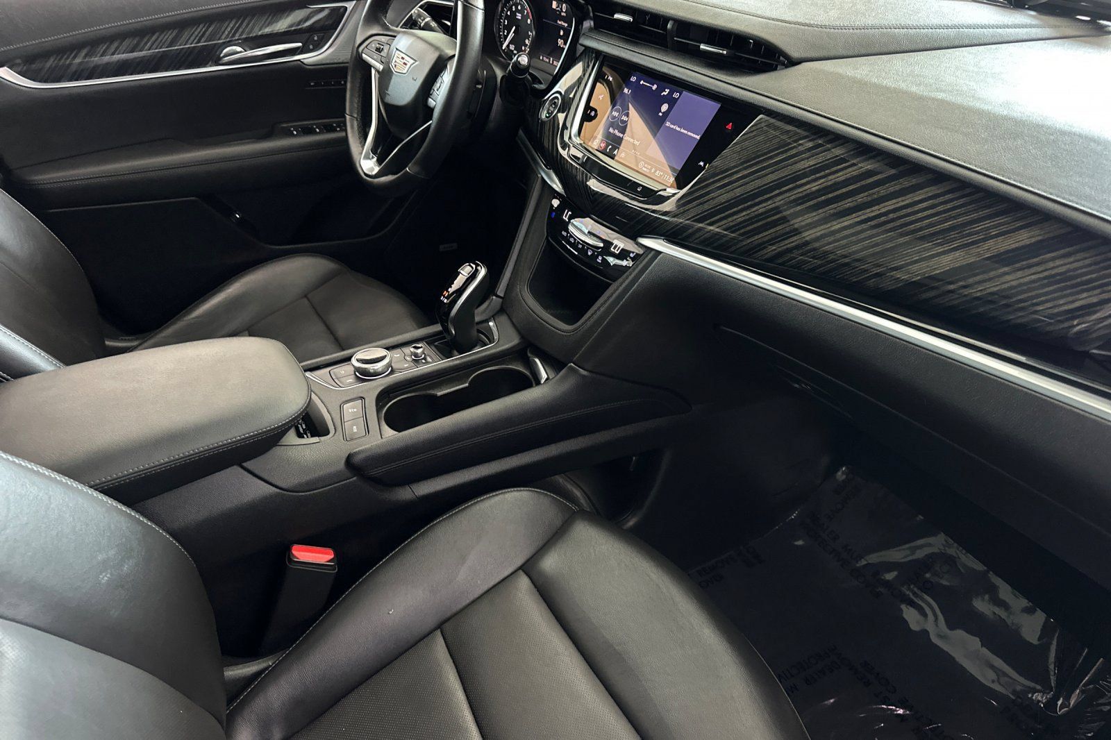 Used 2024 Cadillac XT6 Premium Luxury w/ Technology Package FWD image 21