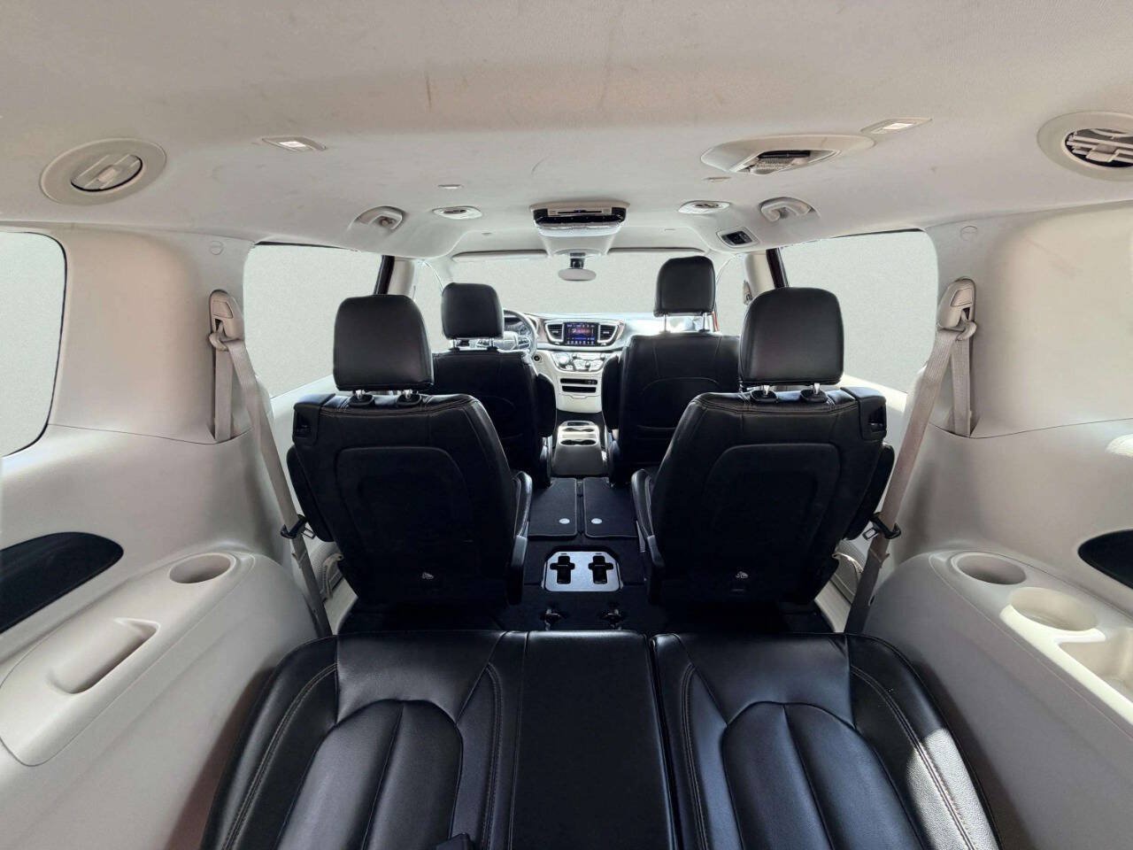 Used 2017 Chrysler Pacifica Touring FWD image 8