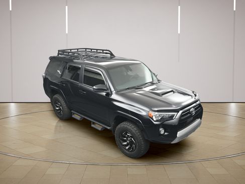 Used 2020 Toyota 4Runner TRD Off-Road AWD/4WD image 31
