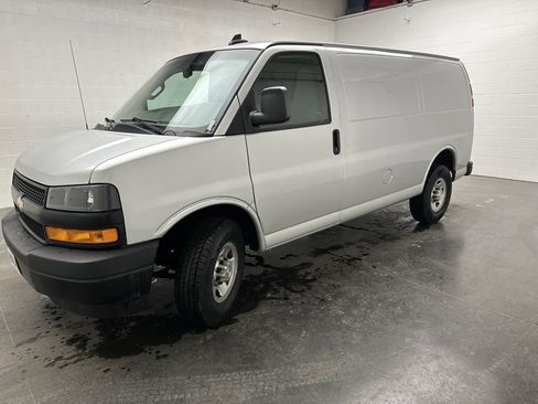 Used 2020 Chevrolet Express 2500 image 4