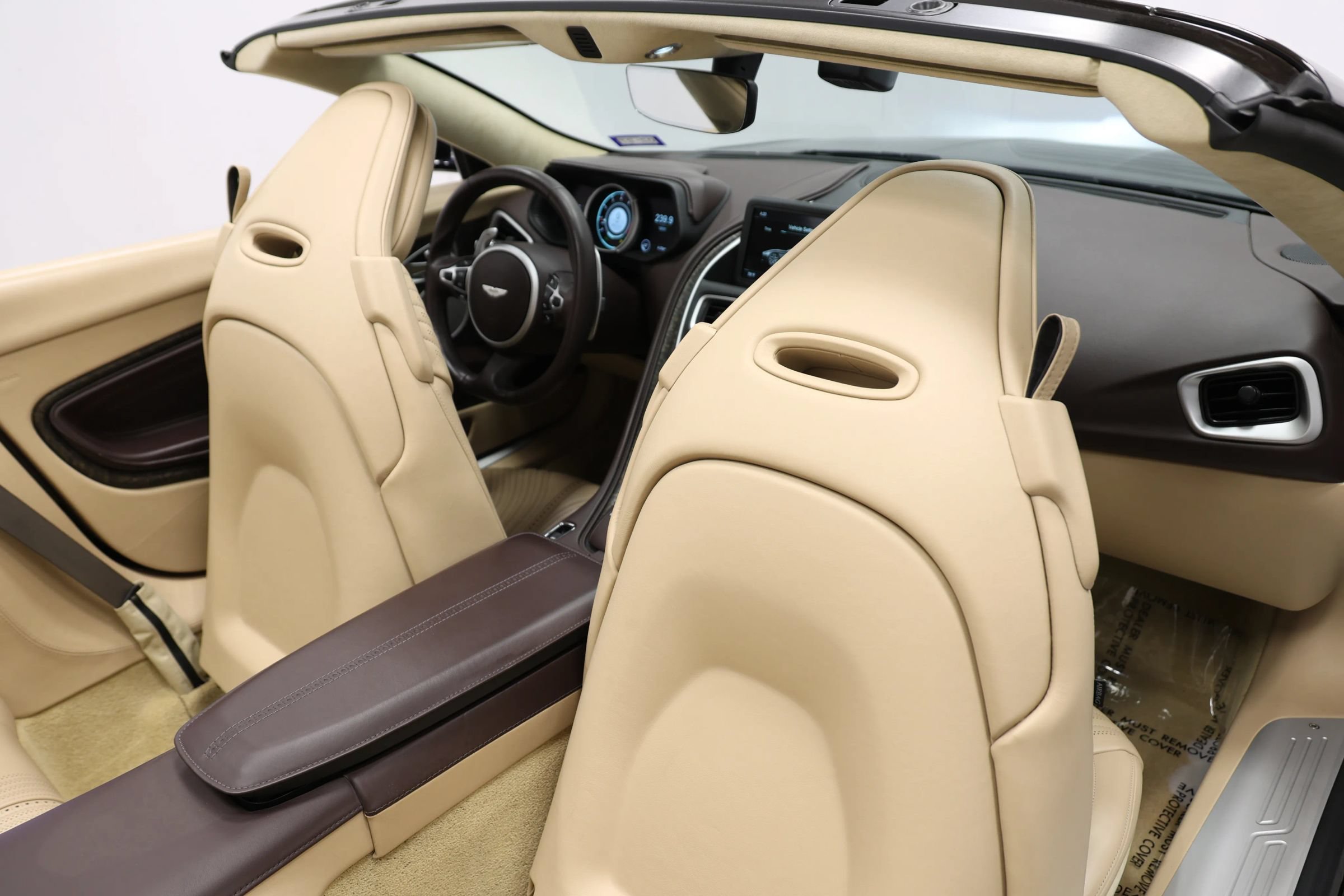 Used 2019 Aston Martin DB11 Volante RWD image 89