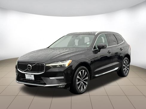 Used 2023 Volvo XC60 B5 Plus image 3