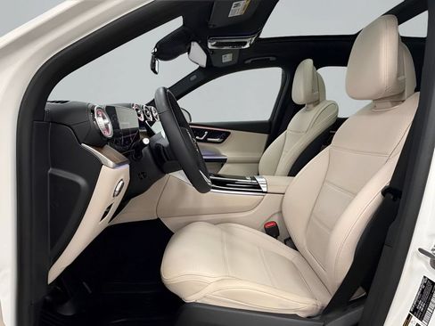 Used 2023 Mercedes-Benz GLC 300 4MATIC image 9