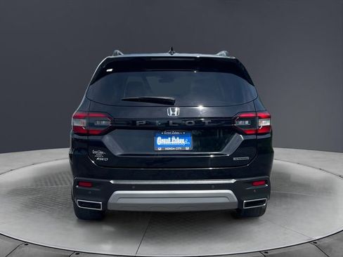 Certified 2023 Honda Pilot Touring image 4