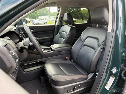 Used 2025 Nissan Pathfinder SL AWD/4WD image 18