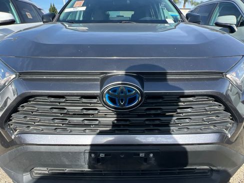 Used 2021 Toyota RAV4 LE AWD/4WD image 12