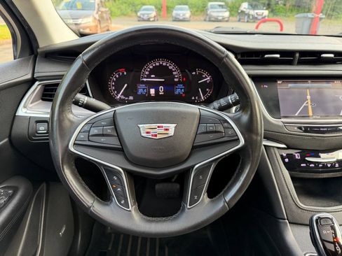 Used 2017 Cadillac XT5 Premium Luxury AWD/4WD image 11
