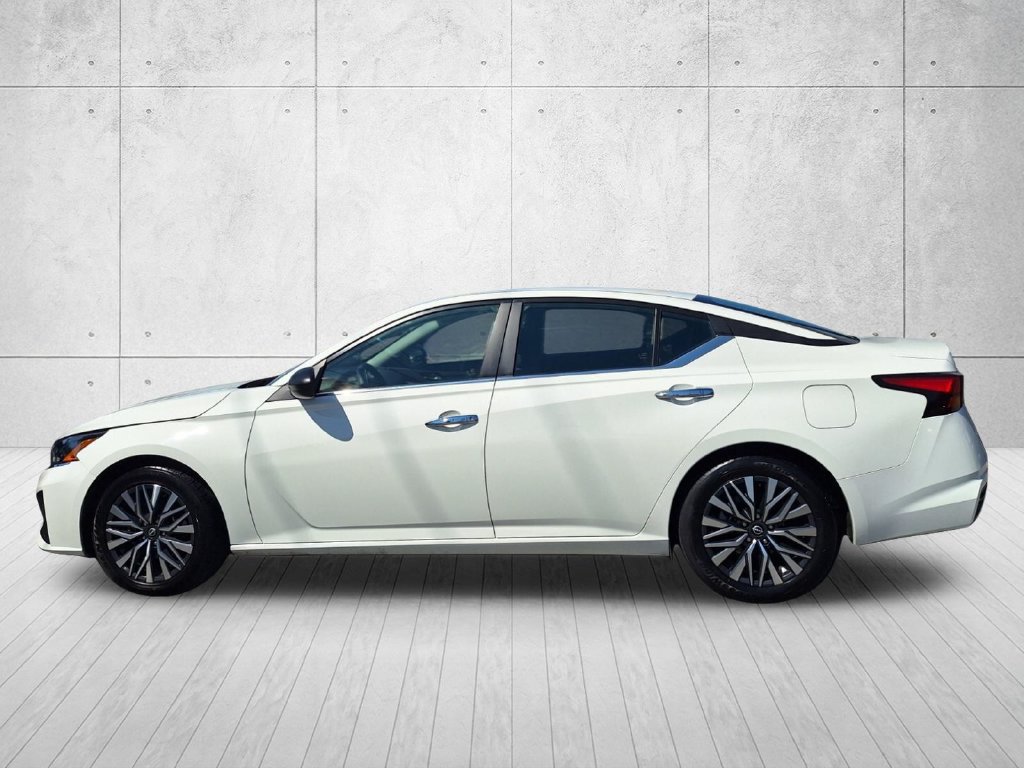 Used 2025 Nissan Altima 2.5 SV FWD image 8