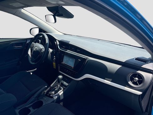 Used 2018 Toyota Corolla iM FWD image 13